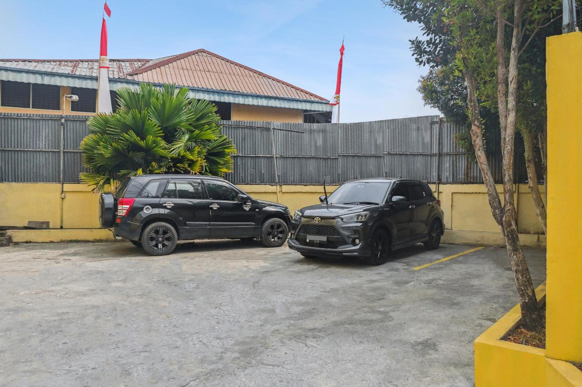 Spot On 92890 Losmen Bahalap Syariah Marabahannearsiring Marabahan Ulek Barito バンジ ャ ルマシン エクステリア 写真
