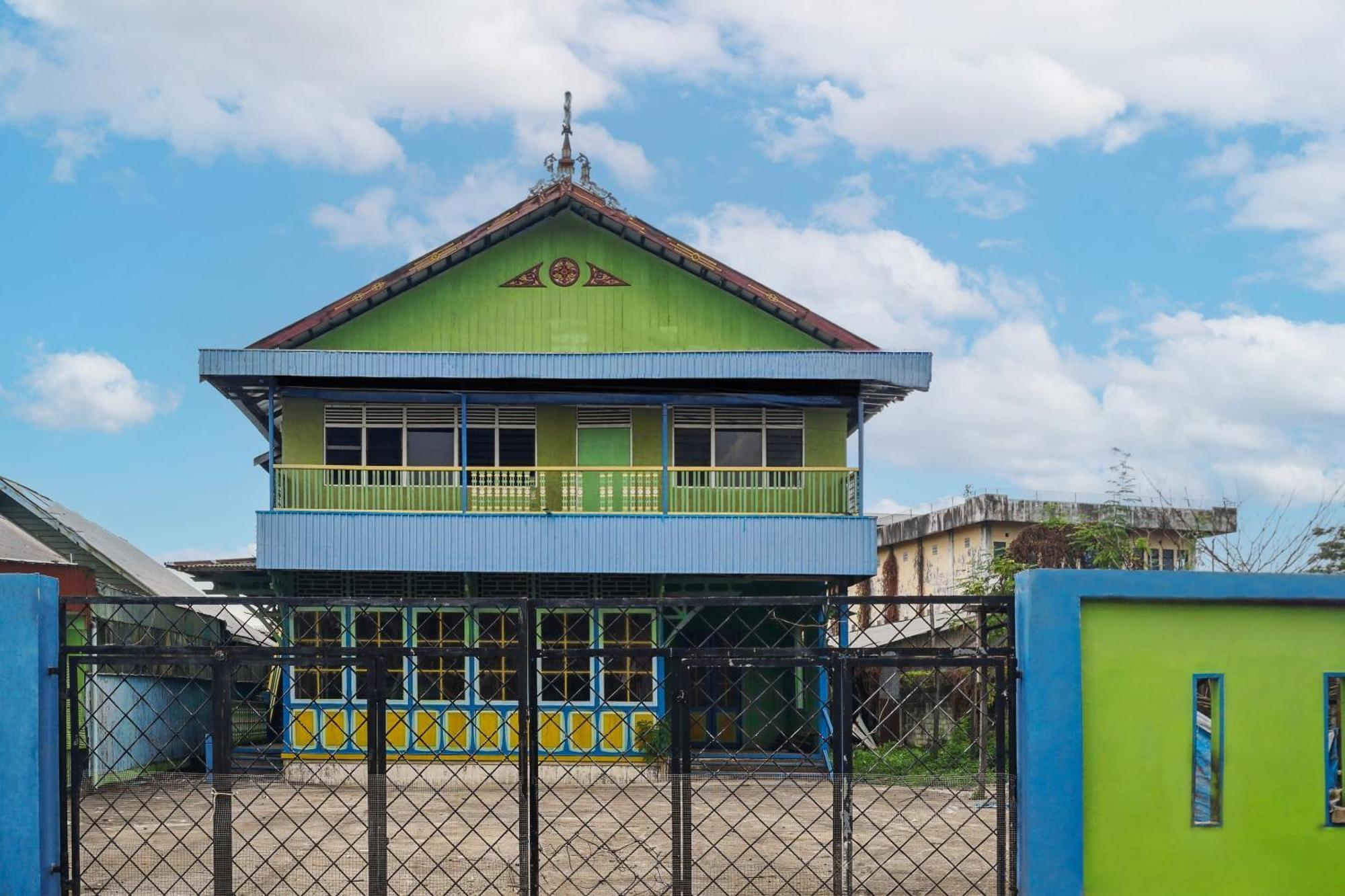 Spot On 92890 Losmen Bahalap Syariah Marabahannearsiring Marabahan Ulek Barito バンジ ャ ルマシン エクステリア 写真